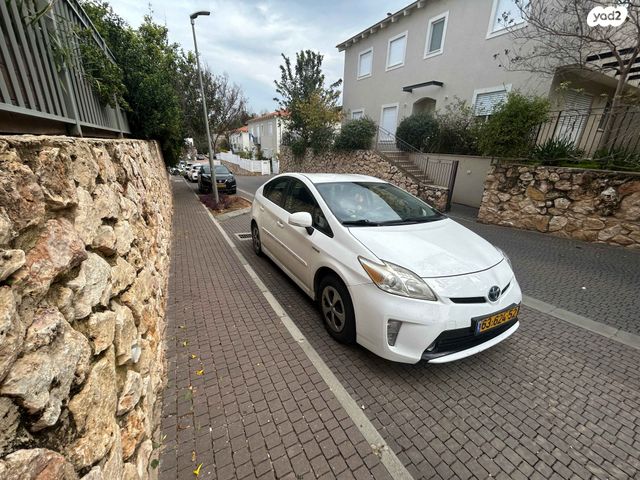 מודעת רכב טויוטה פריוס