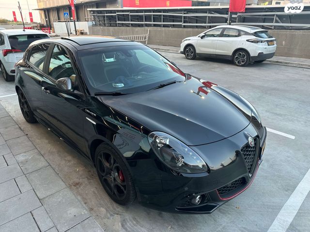 מודעת רכב אלפא רומיאו ג'ולייטה