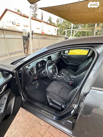 מודעת רכב מאזדה 3