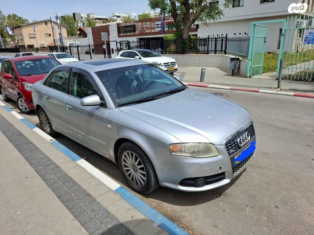 A4 4X2 אוט׳ בנזין סדאן 5 מק 4 דל 2.0 (200 כ״ס)