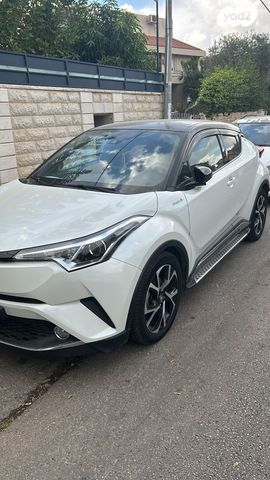 מודעת רכב טויוטה C-HR