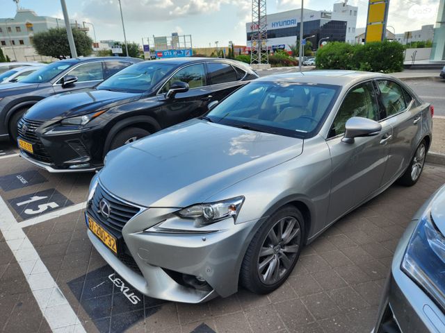 מודעת רכב לקסוס IS