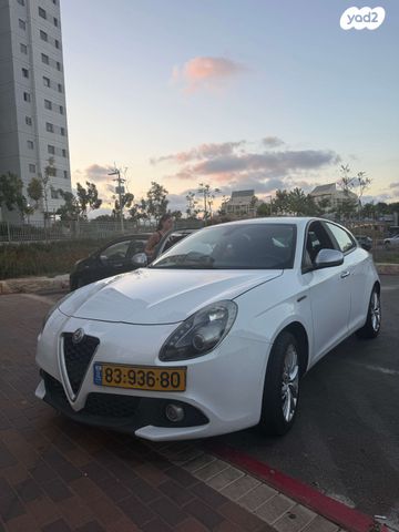 מודעת רכב אלפא רומיאו ג'ולייטה