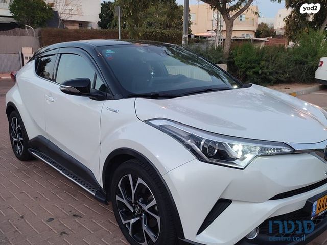 מודעת רכב טויוטה C-HR