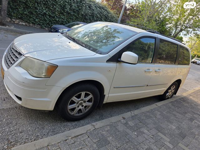 מודעת רכב קרייזלר גראנד וויאג'ר