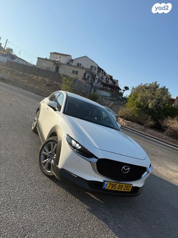 מודעת רכב מאזדה CX-30