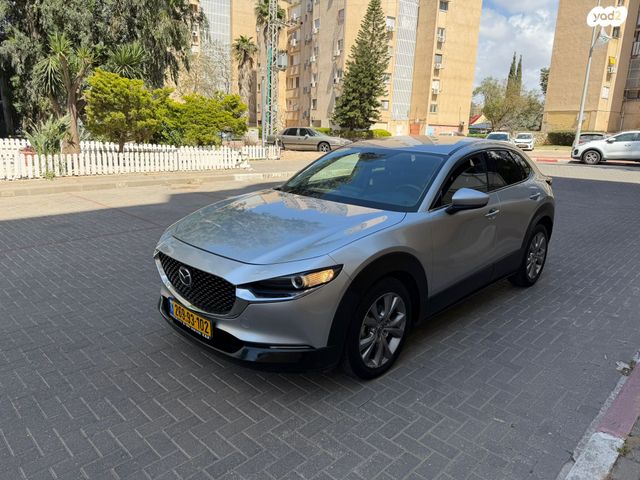 מודעת רכב מאזדה CX-30