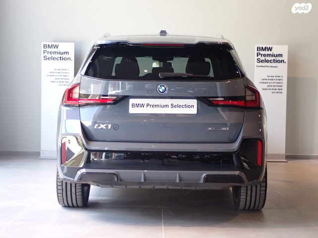 מודעת רכב ב מ וו IX1 1