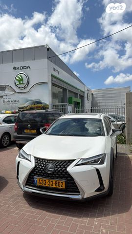 מודעת רכב לקסוס UX