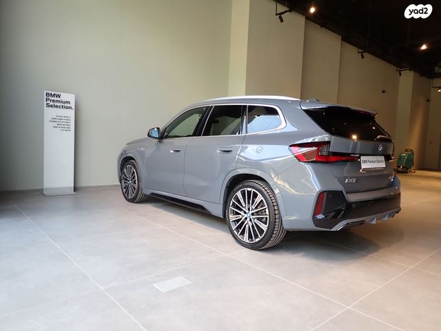 מודעת רכב ב מ וו IX1 2