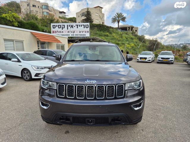 מודעת רכב ג'יפ גרנד צ'ירוקי