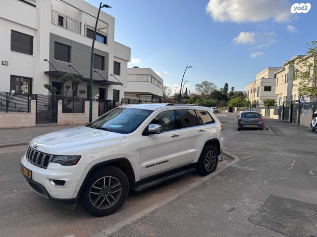 מודעת רכב ג'יפ גרנד צ'ירוקי