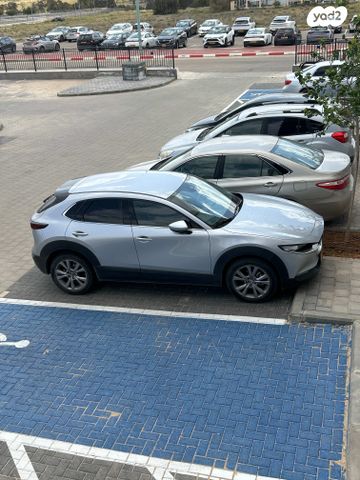 מודעת רכב מאזדה CX-30