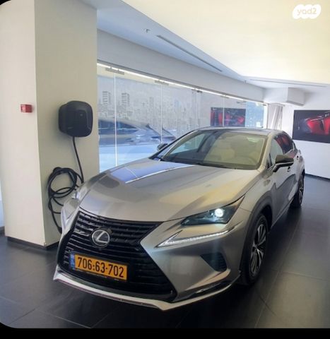 מודעת רכב לקסוס NX