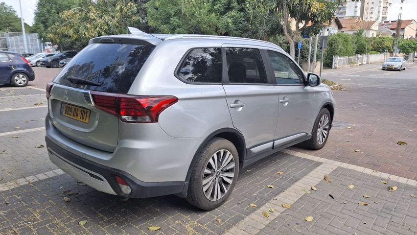 מודעת רכב מיצובישי אאוטלנדר 2