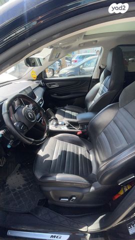 מודעת רכב אם ג'י EHS PHEV