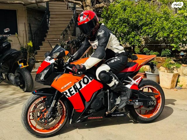 מודעת רכב הונדה CBR1000RR