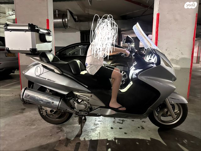 מודעת רכב הונדה סילבר-ווינג 600