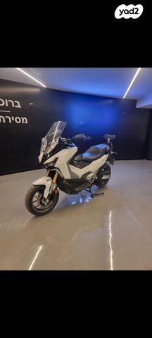 מודעת רכב סאן יאנג ADX400
