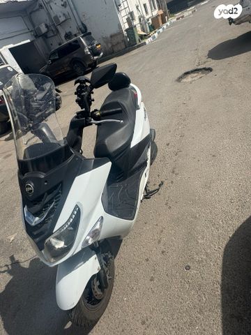 מודעת רכב סאן יאנג ג'וי רייד 200