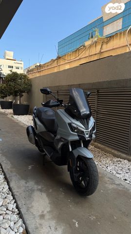 מודעת רכב סאן יאנג ADX 300