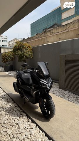 מודעת רכב סאן יאנג ADX 300