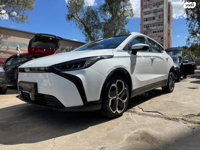 מודעת רכב ג׳ילי Geometry C