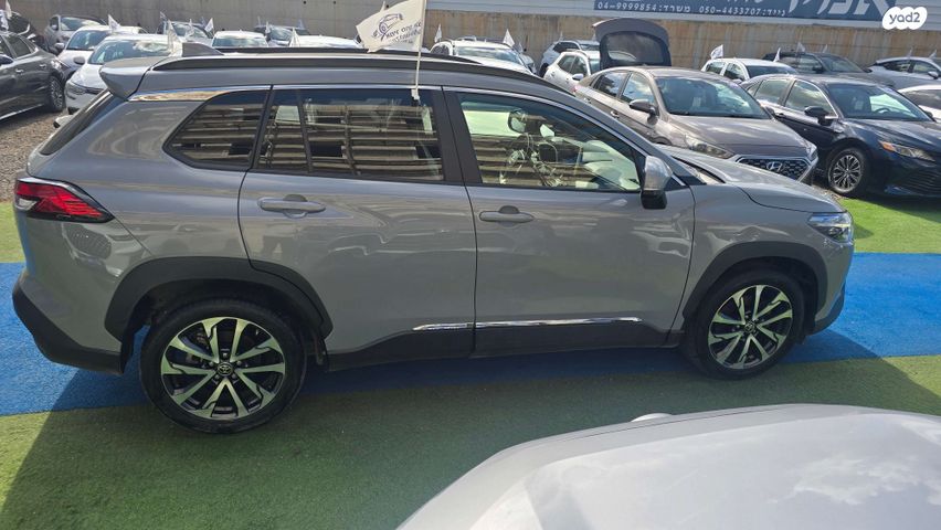 מודעת רכב טויוטה קורולה קרוס 1