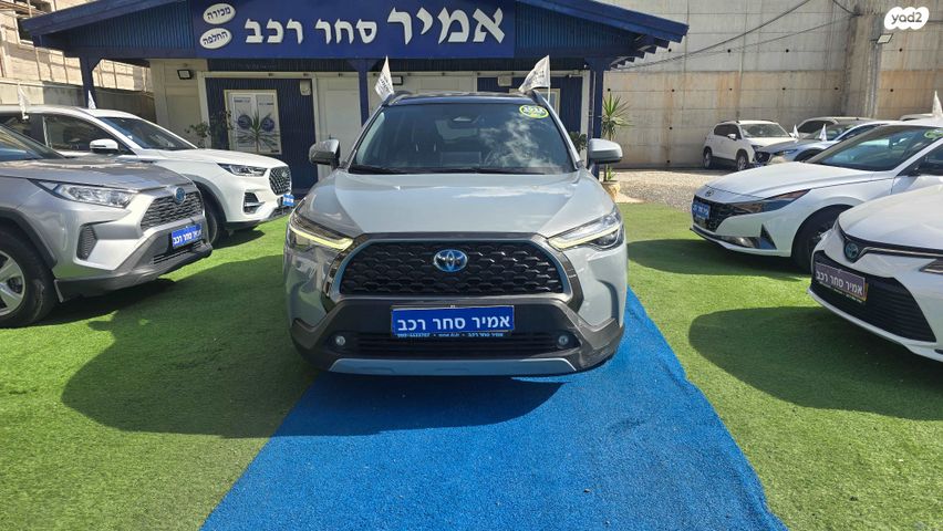 מודעת רכב טויוטה קורולה קרוס 2