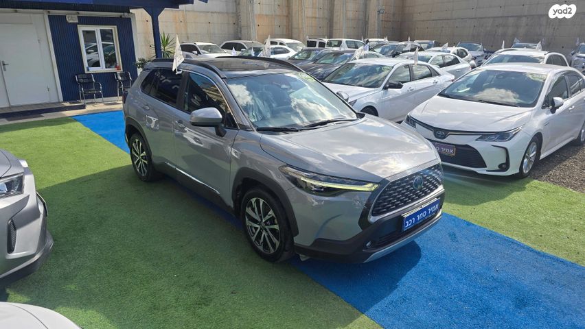 מודעת רכב טויוטה קורולה קרוס