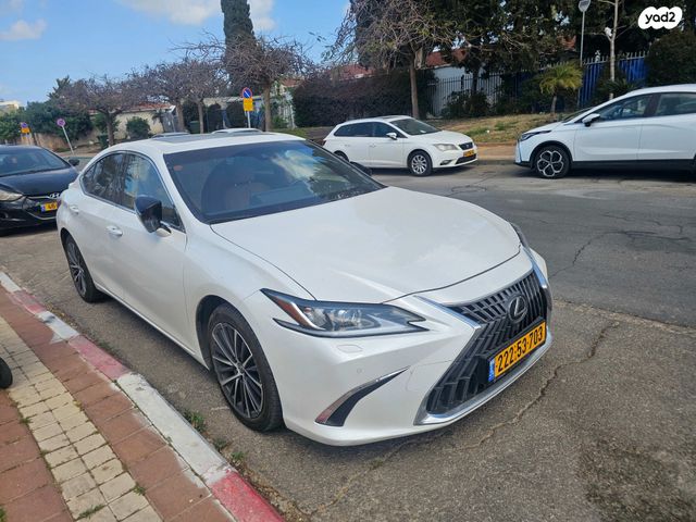 מודעת רכב לקסוס ES