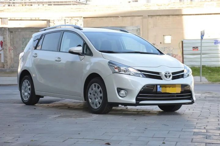 מודעת רכב טויוטה ורסו