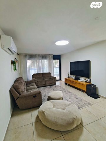 סמטת האלון 7