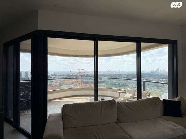 יצחק נבון 19