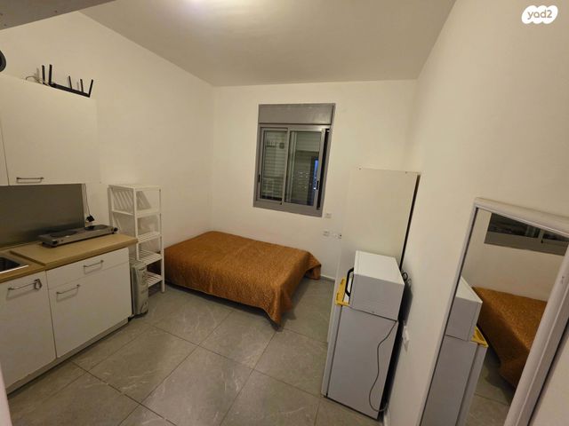 שדרות האגמים 11