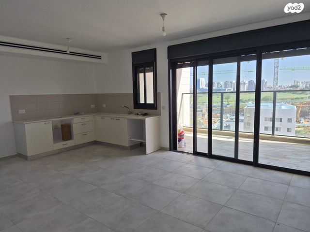 לאה גולדברג 12