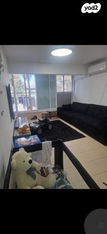 ארבע ארצות 18