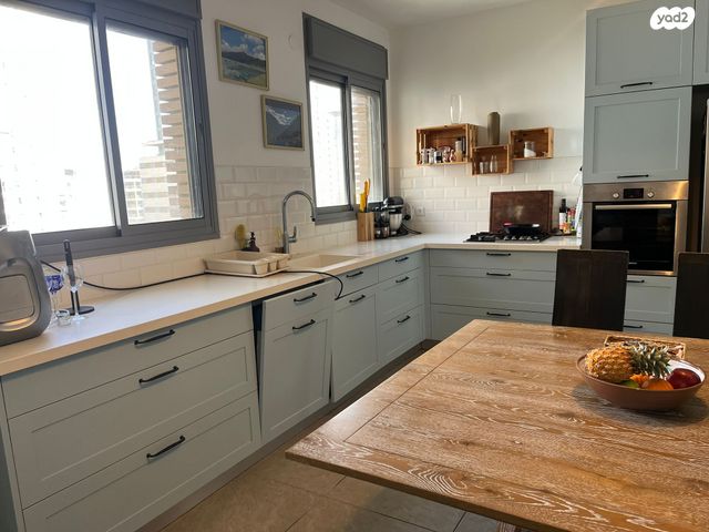 ניסים אלוני 14