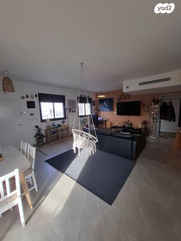 עין המערה 15