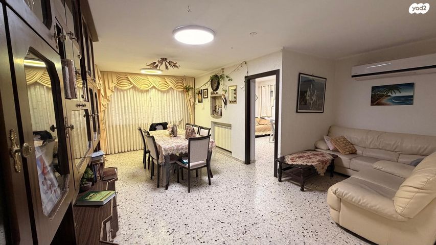 תיאודור לביא 