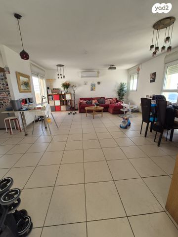 הרב יצחק נסים 98