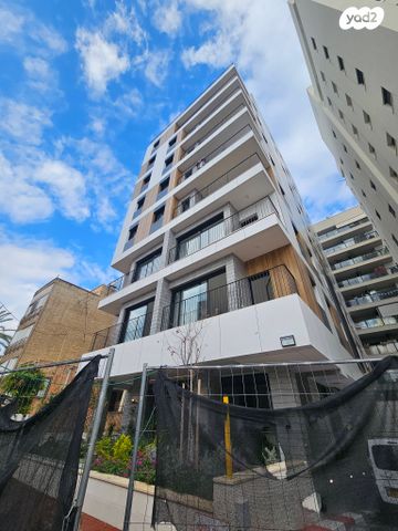 הרבי מרוז'ין 