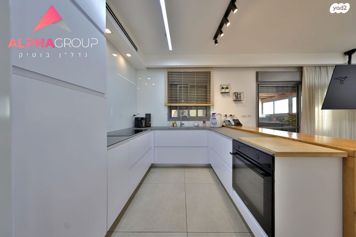 גבעת הרקפות, גבעת תל חי