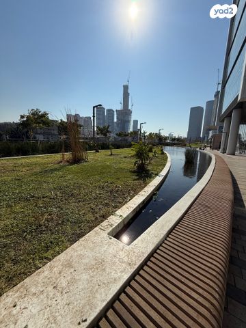 דרך מנחם בגין 158