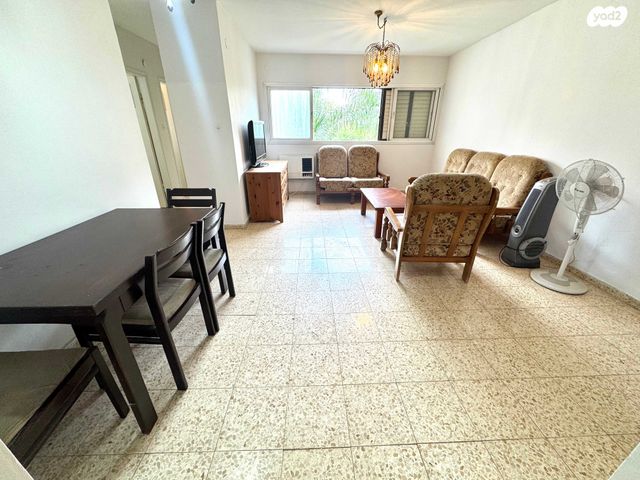 מעפילי אגוז 69