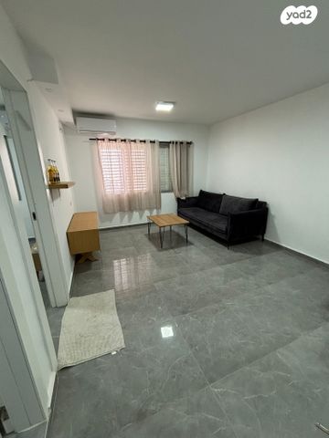 רחבת אחזיה 3