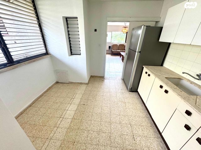 מעפילי אגוז 69