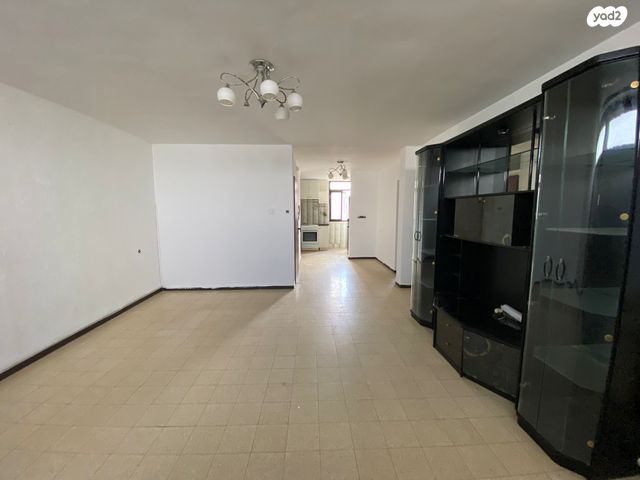 קדושי קהילת מזריץ' 8