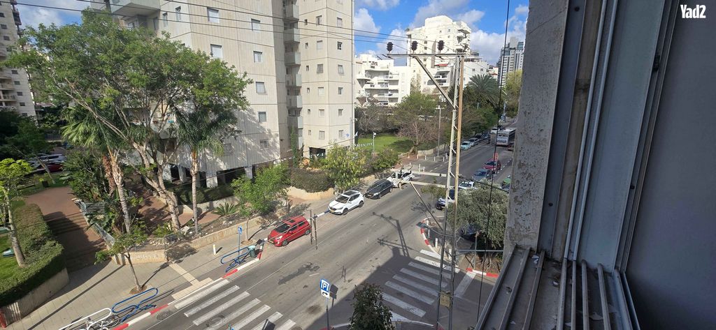 הנשיא 16