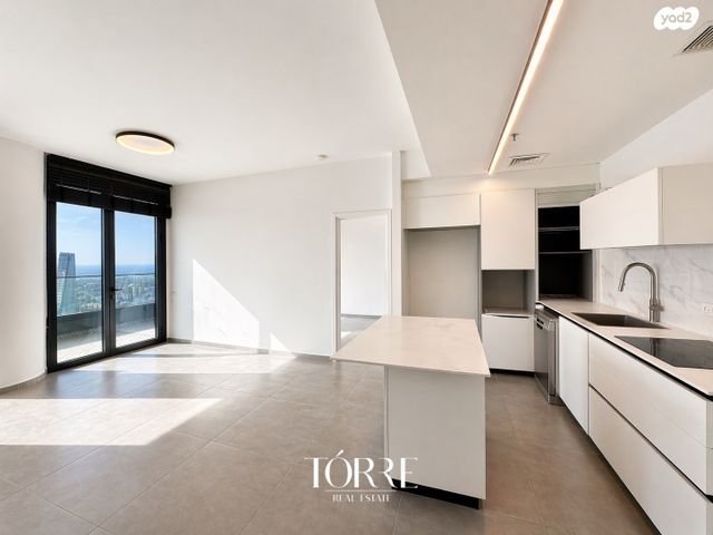 דרך מנחם בגין 158